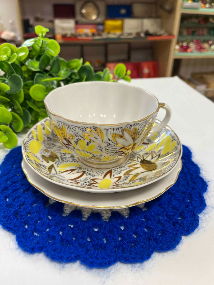 Чайное трио "Золотые ромашки" ЛФЗ. Каталог! Фарфор формы Тюльпан с деколью и позолотой.. Картинка 1